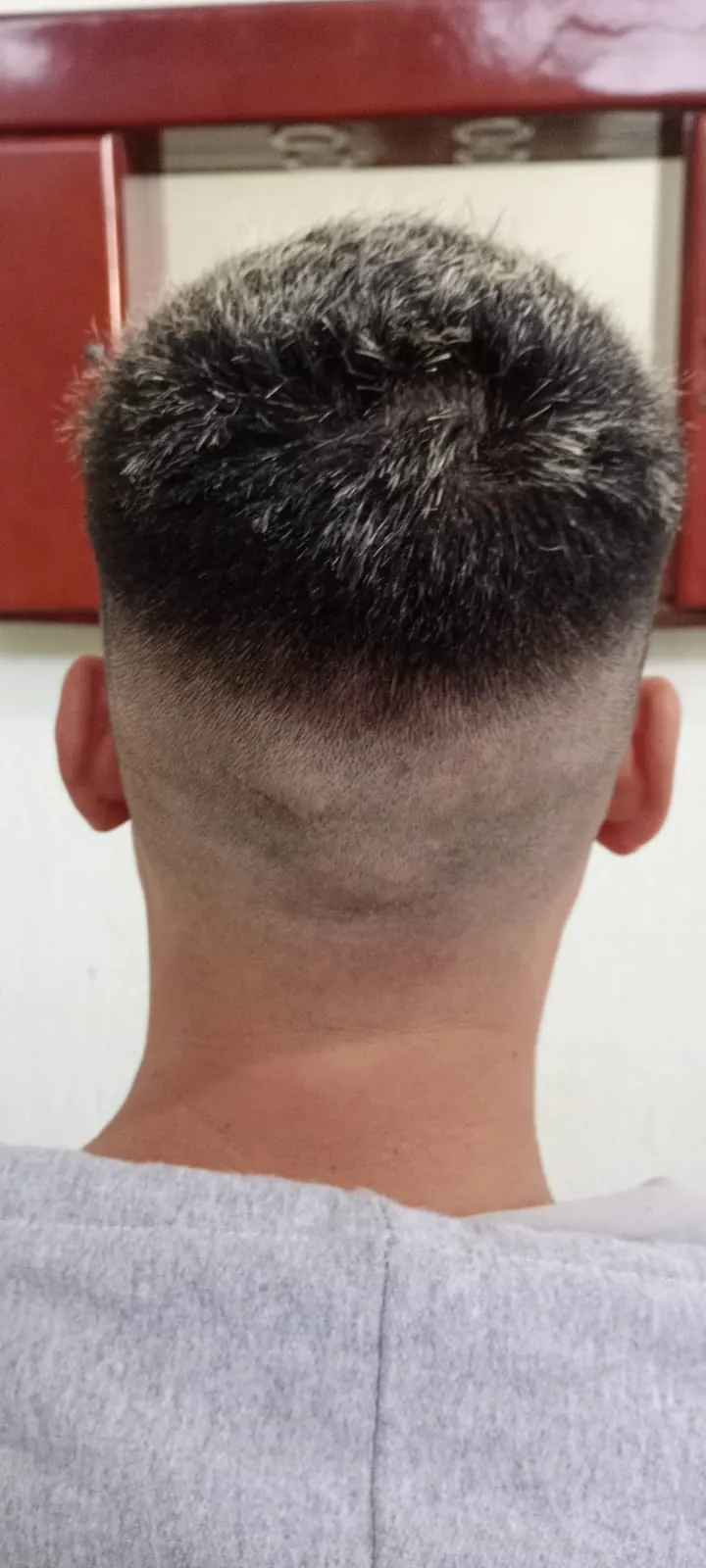 Degradê visto de trás, com nuca bem acabada